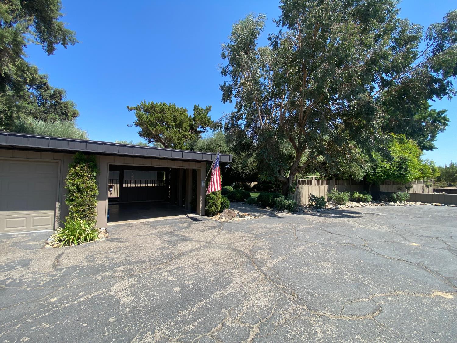 820 Charles St, Hughson, CA 95326