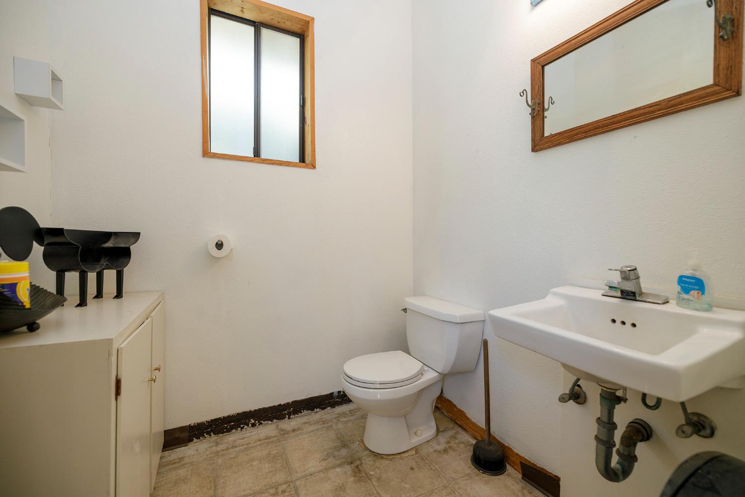 820 Charles St, Hughson, CA 95326