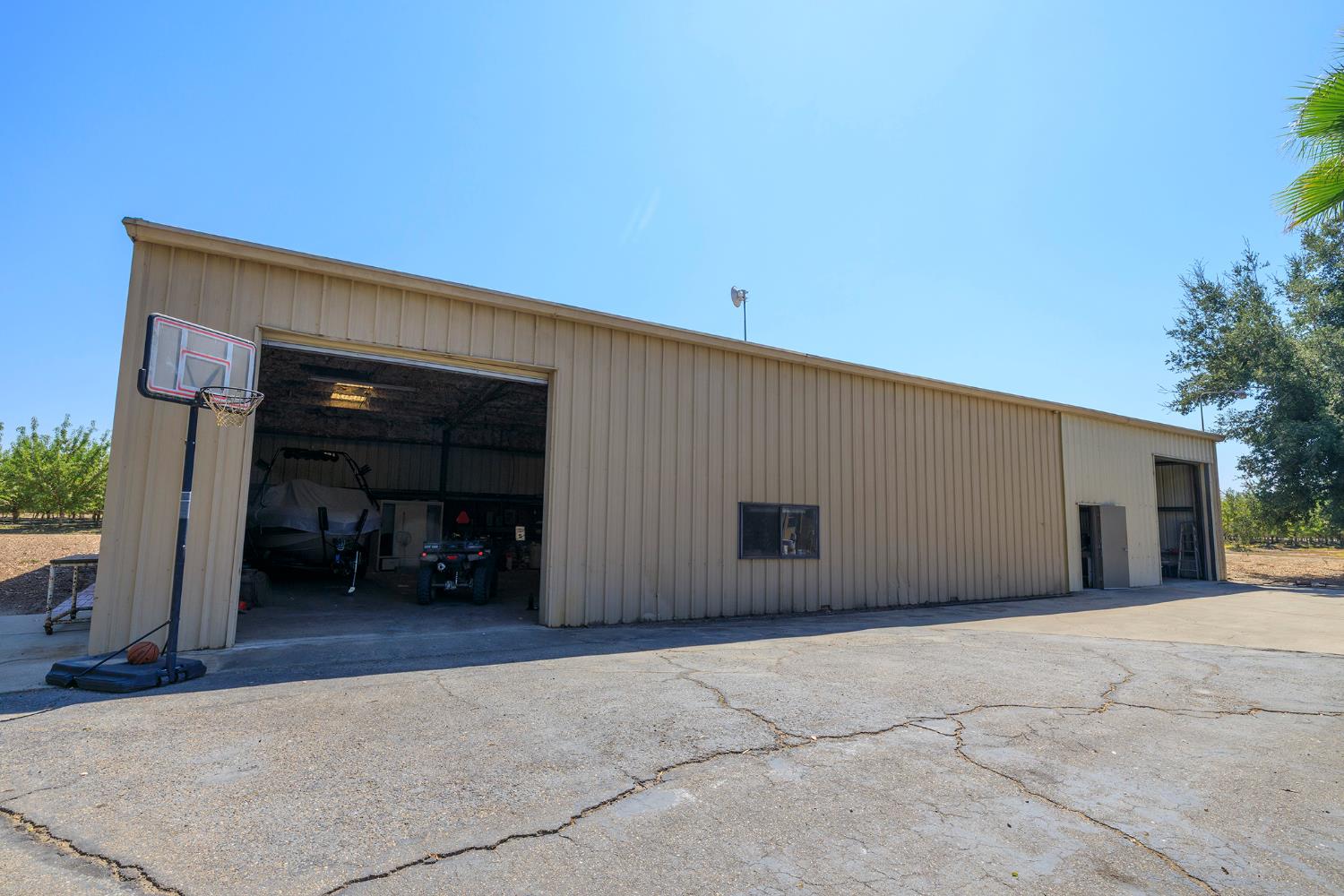 820 Charles St, Hughson, CA 95326