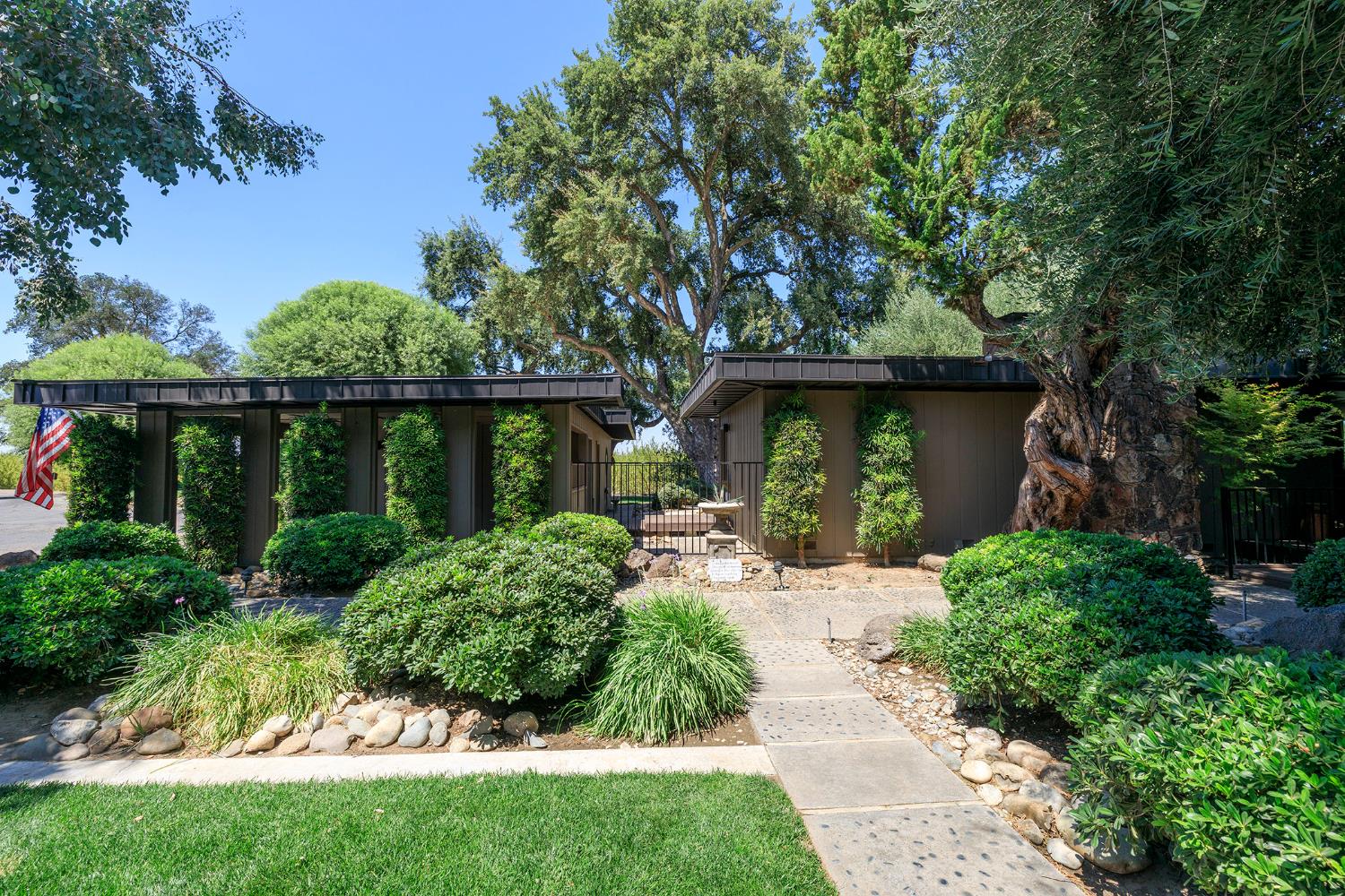 820 Charles St, Hughson, CA 95326