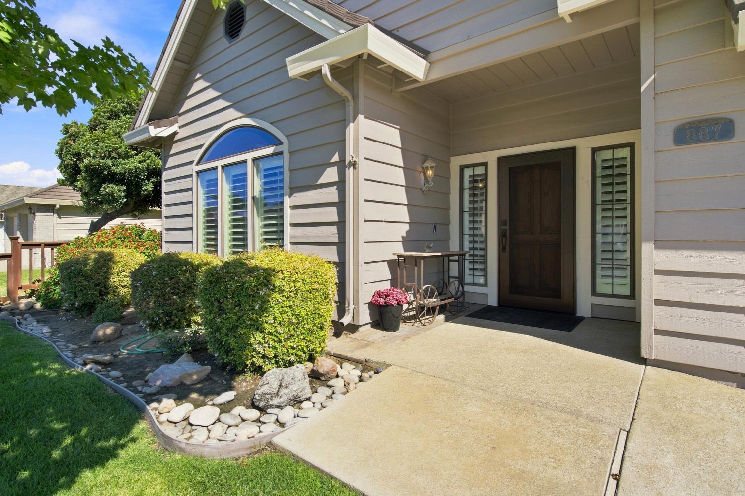 887 E Milgeo Ave, Ripon, CA 95366