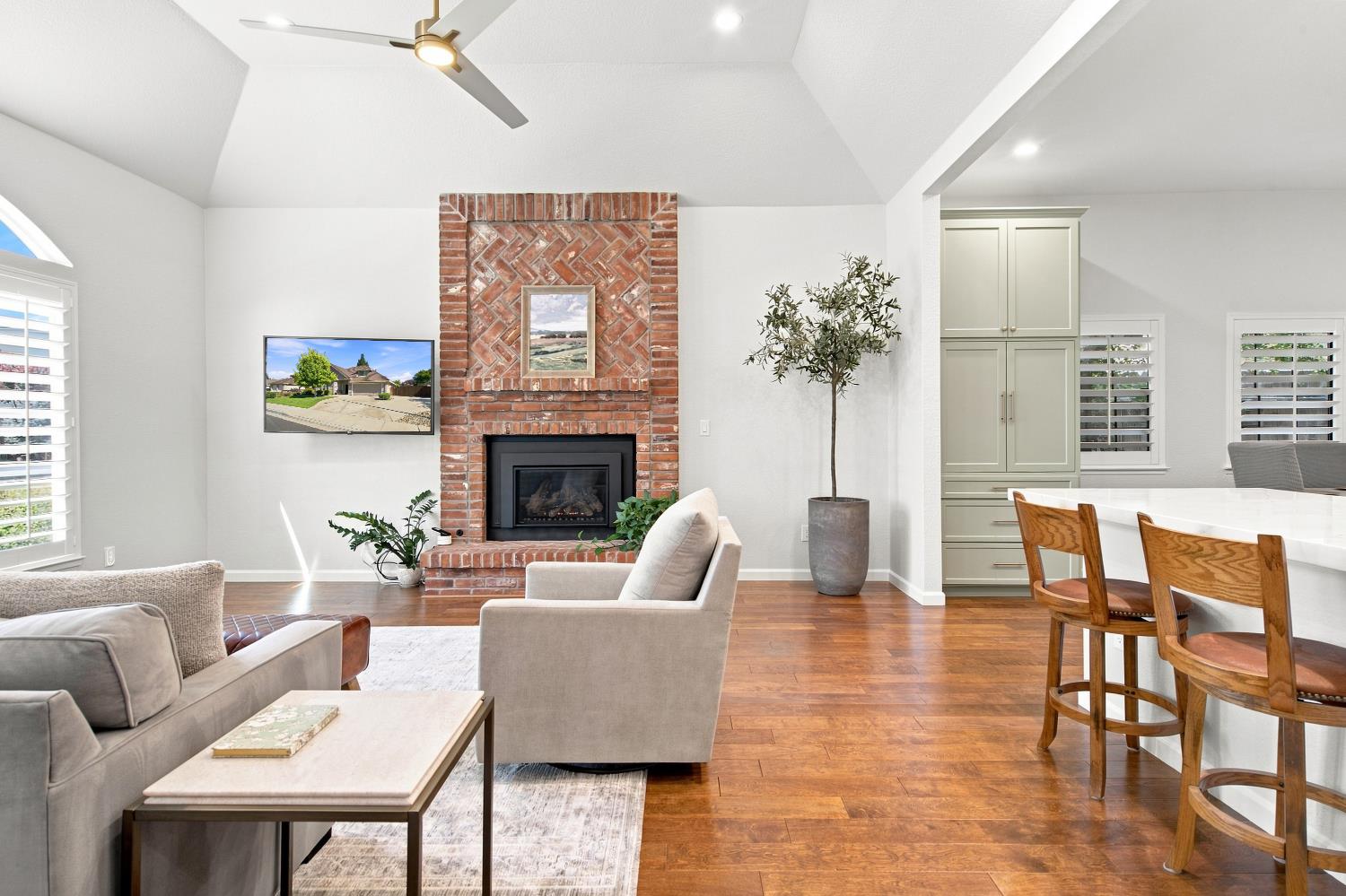 887 E Milgeo Ave, Ripon, CA 95366