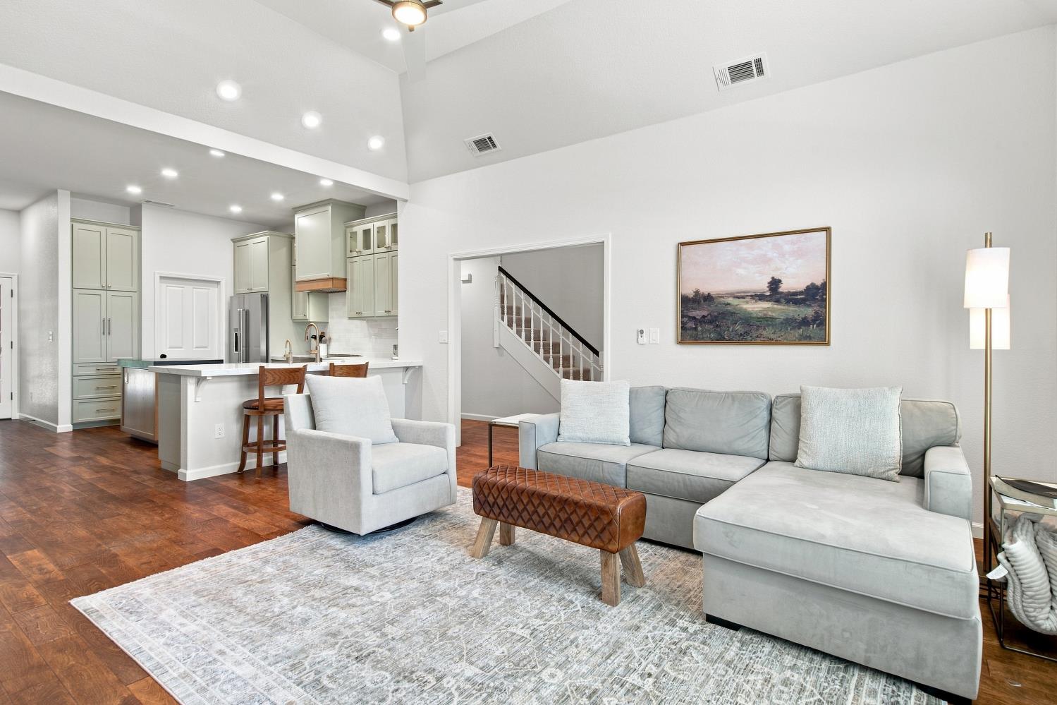 887 E Milgeo Ave, Ripon, CA 95366