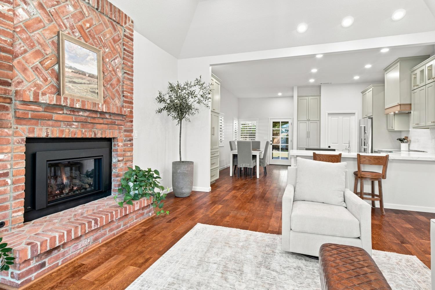 887 E Milgeo Ave, Ripon, CA 95366