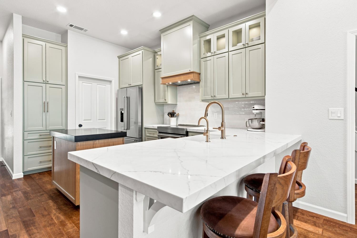 887 E Milgeo Ave, Ripon, CA 95366