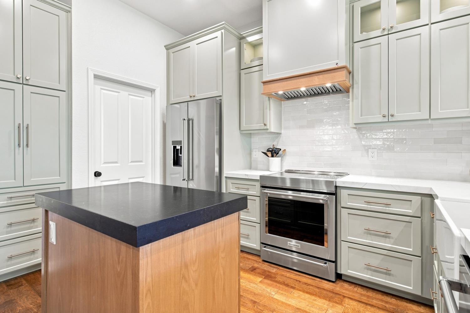 887 E Milgeo Ave, Ripon, CA 95366