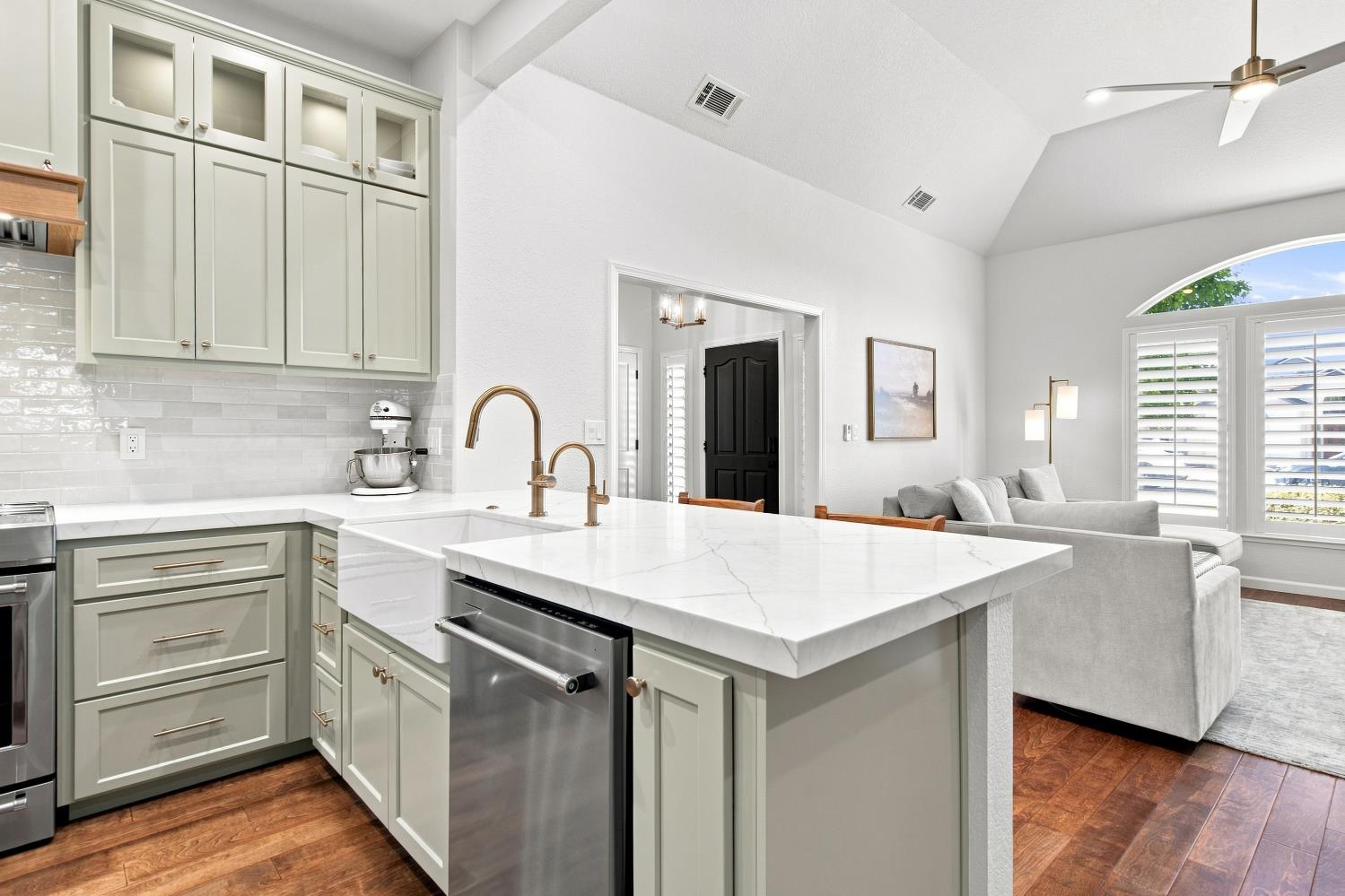887 E Milgeo Ave, Ripon, CA 95366