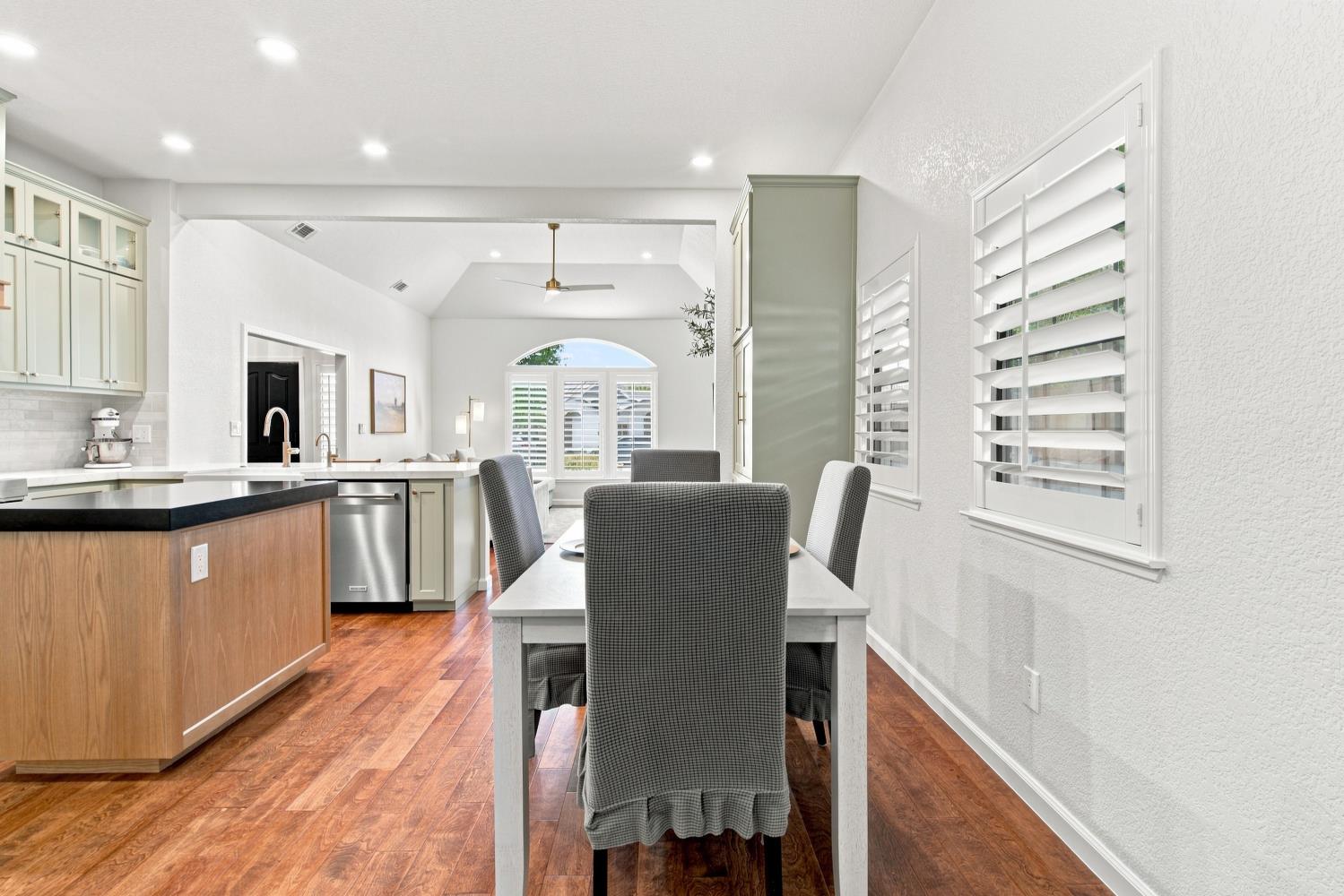 887 E Milgeo Ave, Ripon, CA 95366