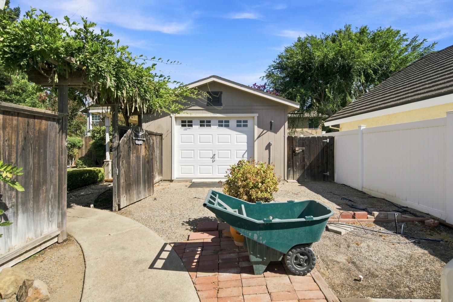 887 E Milgeo Ave, Ripon, CA 95366