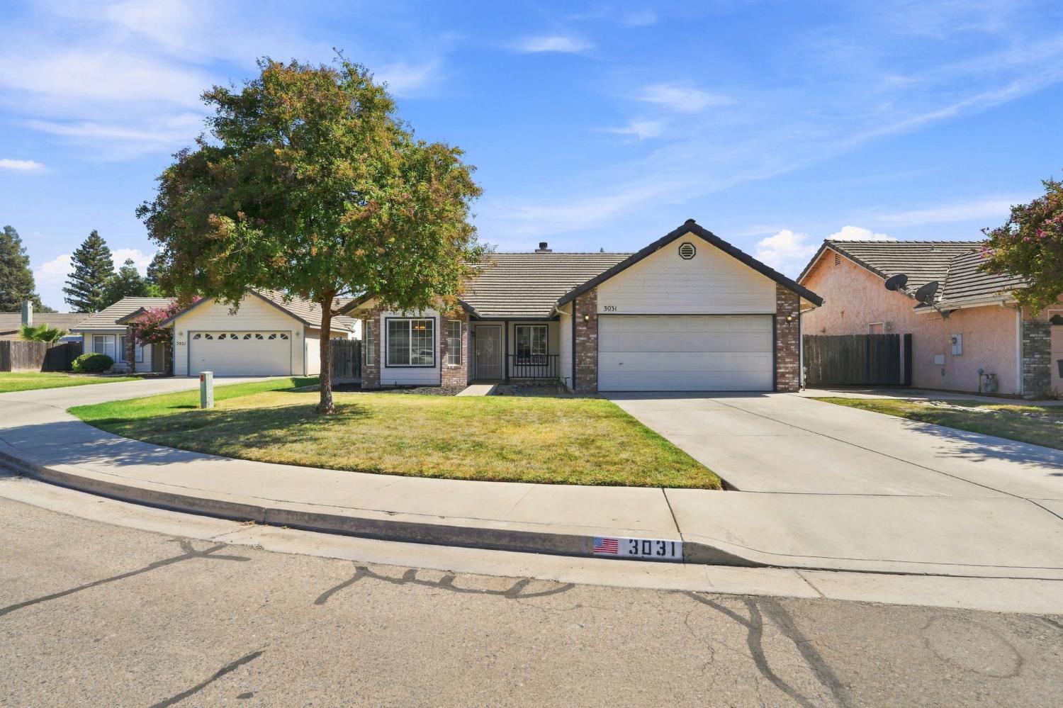 3031 W Loyola Ct, Visalia, CA 93277