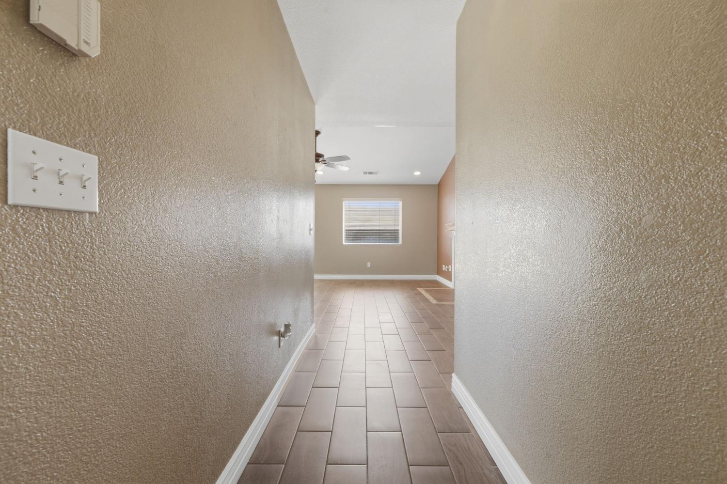 3031 W Loyola Ct, Visalia, CA 93277