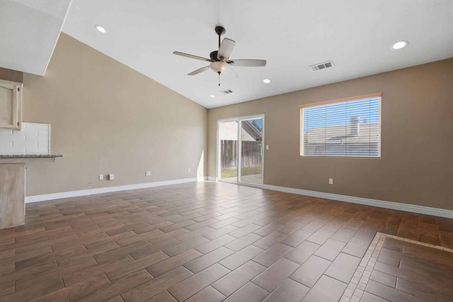 3031 W Loyola Ct, Visalia, CA 93277