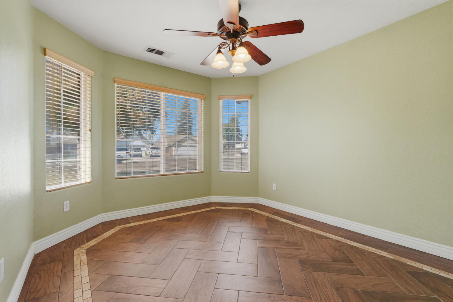 3031 W Loyola Ct, Visalia, CA 93277