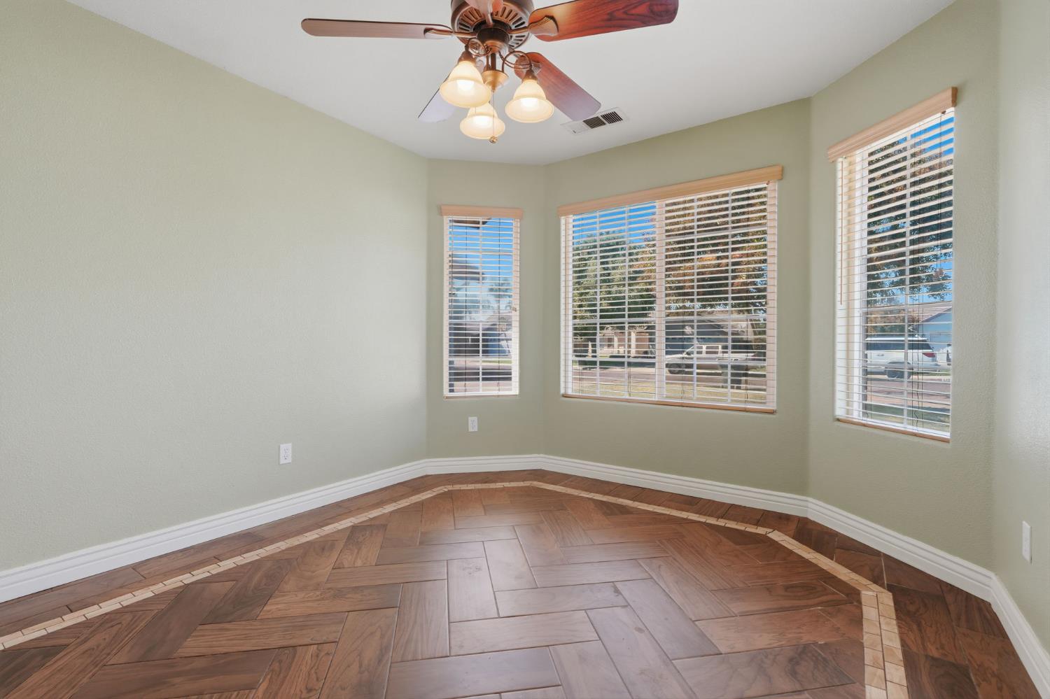 3031 W Loyola Ct, Visalia, CA 93277