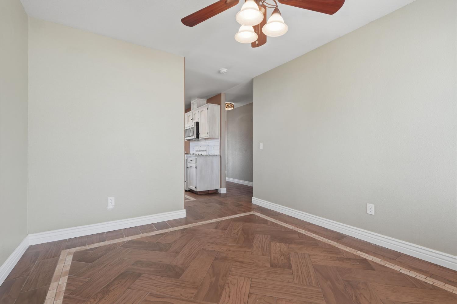 3031 W Loyola Ct, Visalia, CA 93277