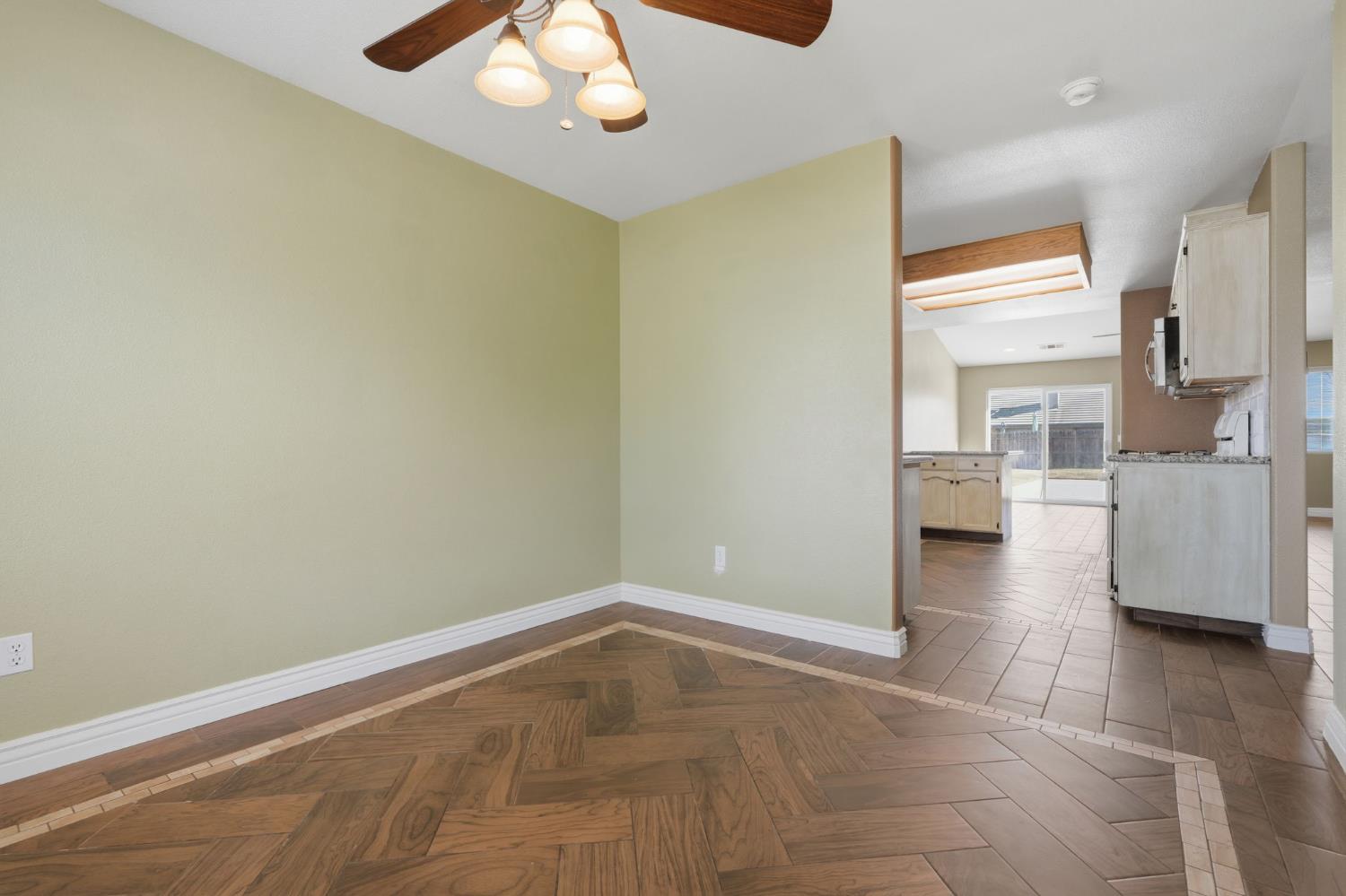 3031 W Loyola Ct, Visalia, CA 93277