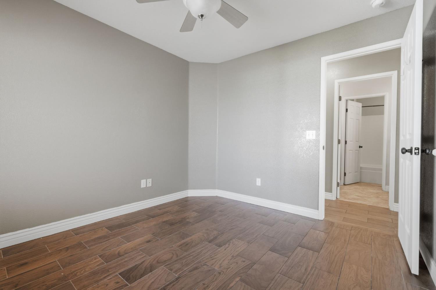 3031 W Loyola Ct, Visalia, CA 93277