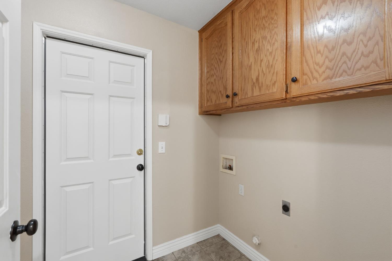 3031 W Loyola Ct, Visalia, CA 93277