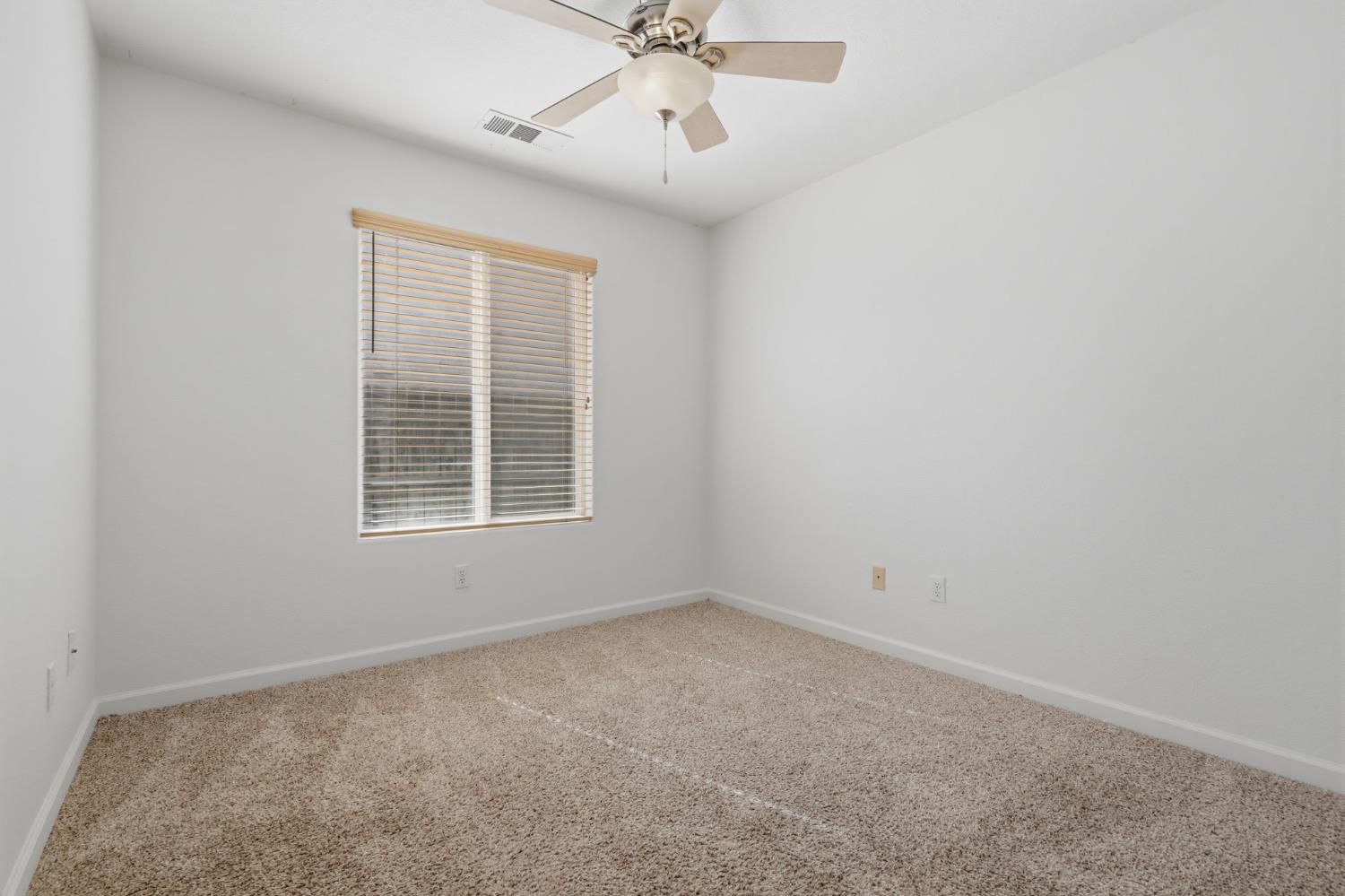3031 W Loyola Ct, Visalia, CA 93277