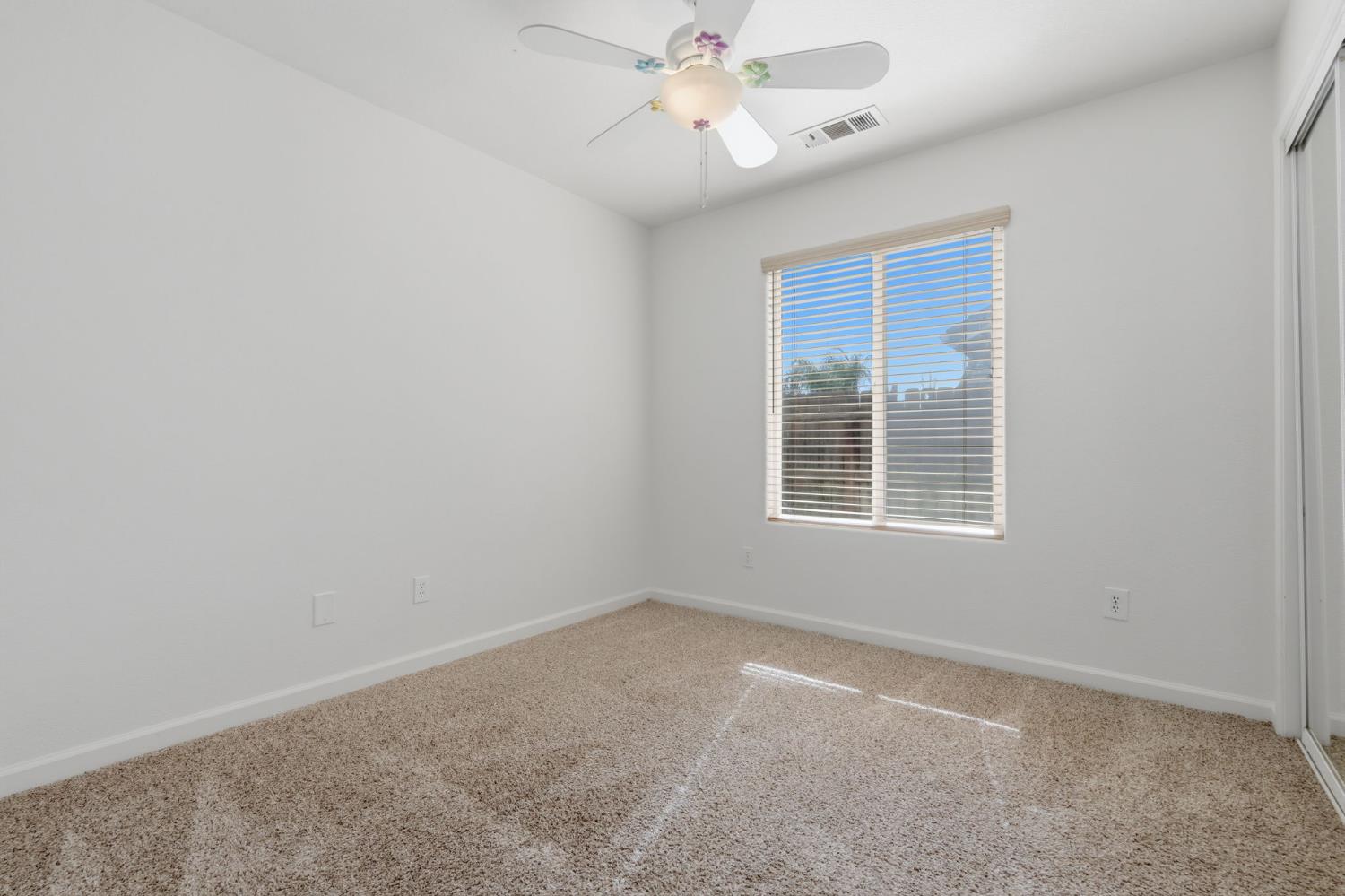 3031 W Loyola Ct, Visalia, CA 93277