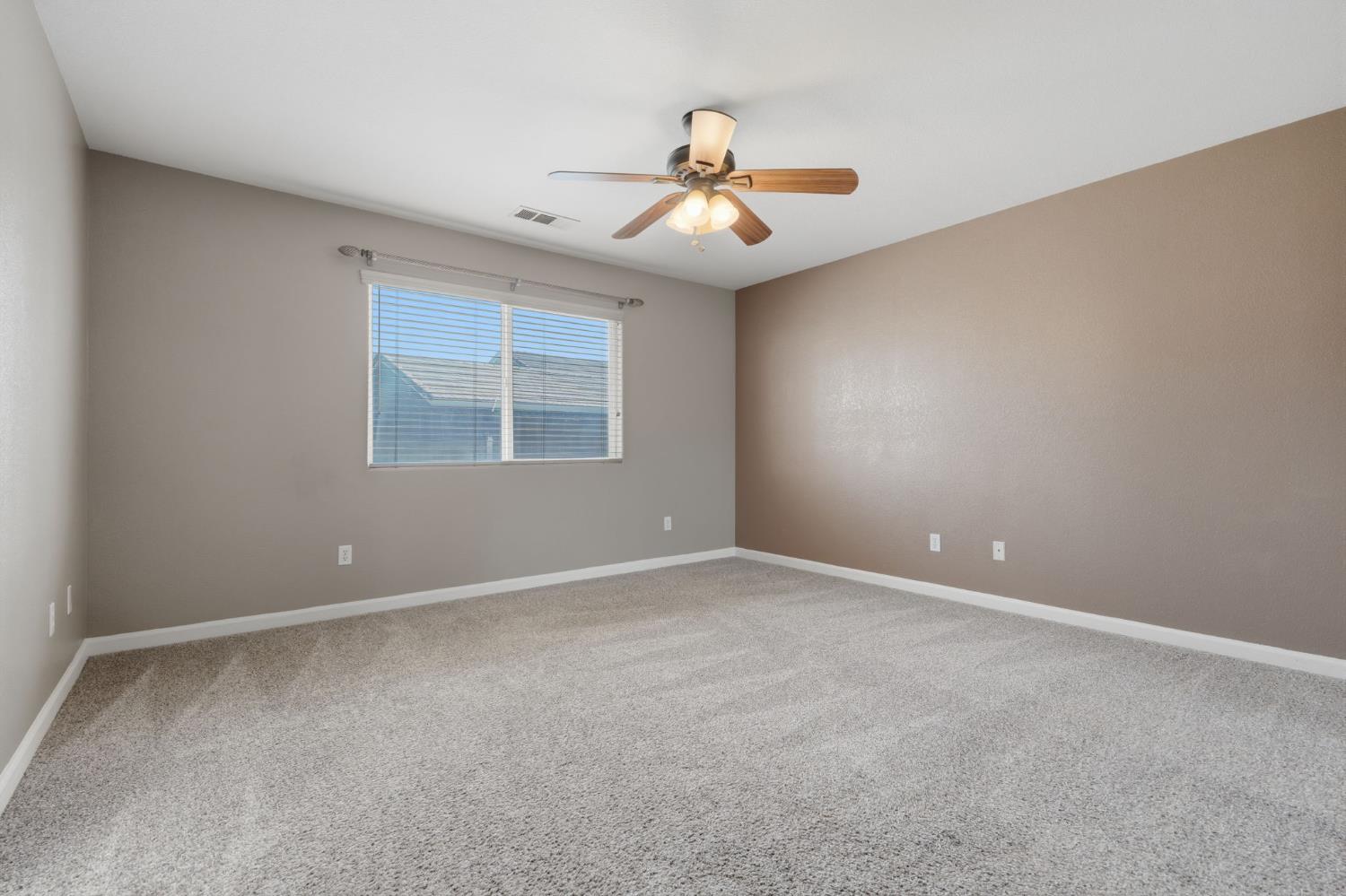3031 W Loyola Ct, Visalia, CA 93277