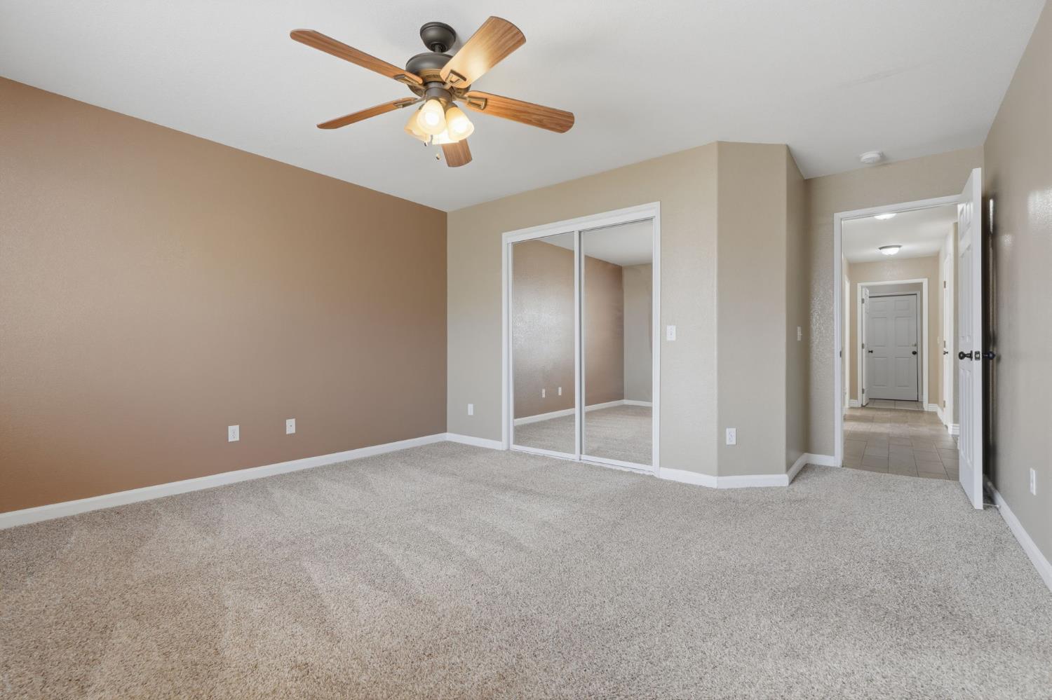 3031 W Loyola Ct, Visalia, CA 93277