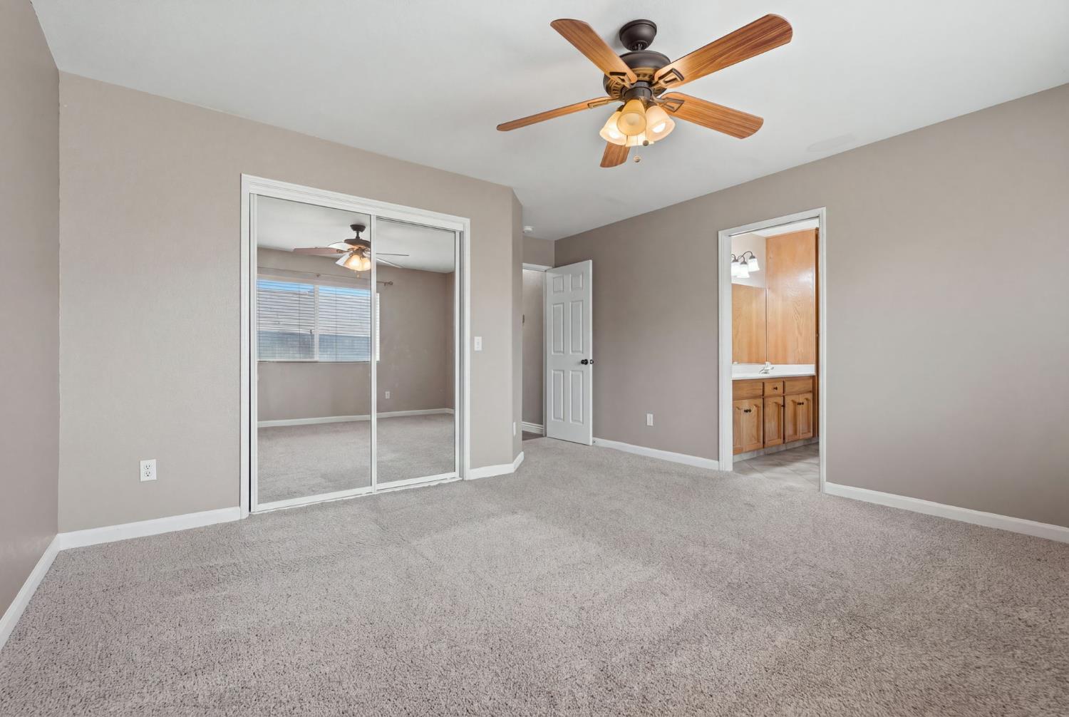 3031 W Loyola Ct, Visalia, CA 93277