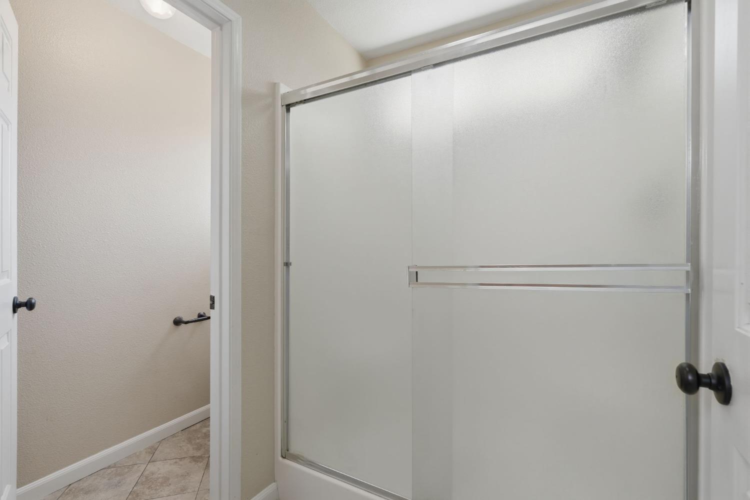 3031 W Loyola Ct, Visalia, CA 93277