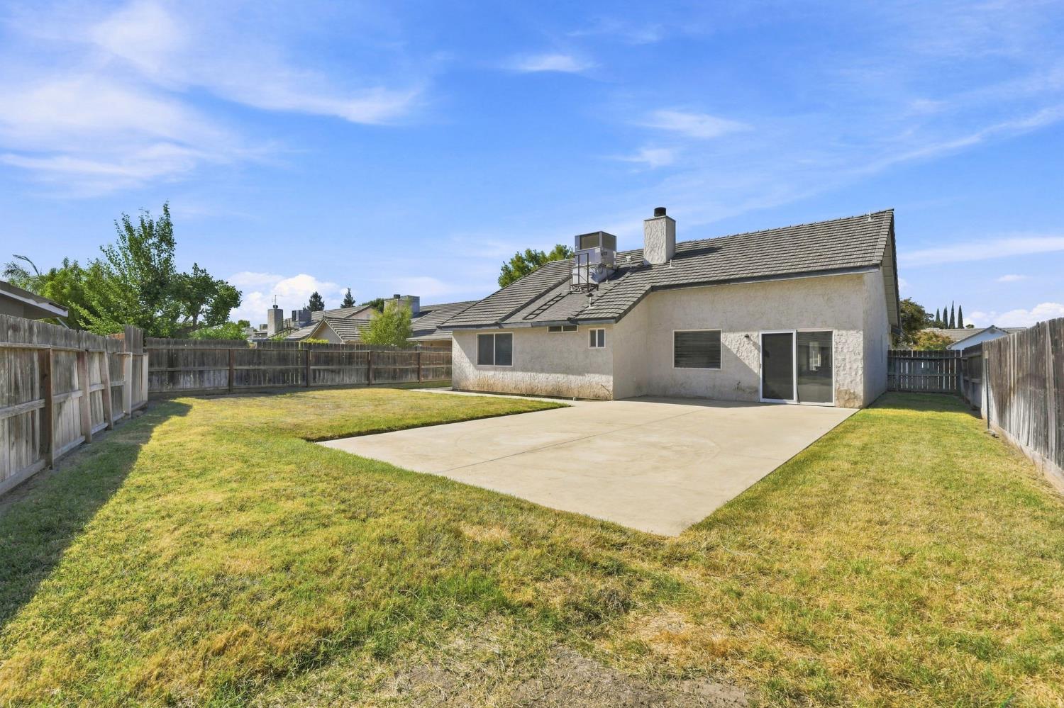 3031 W Loyola Ct, Visalia, CA 93277