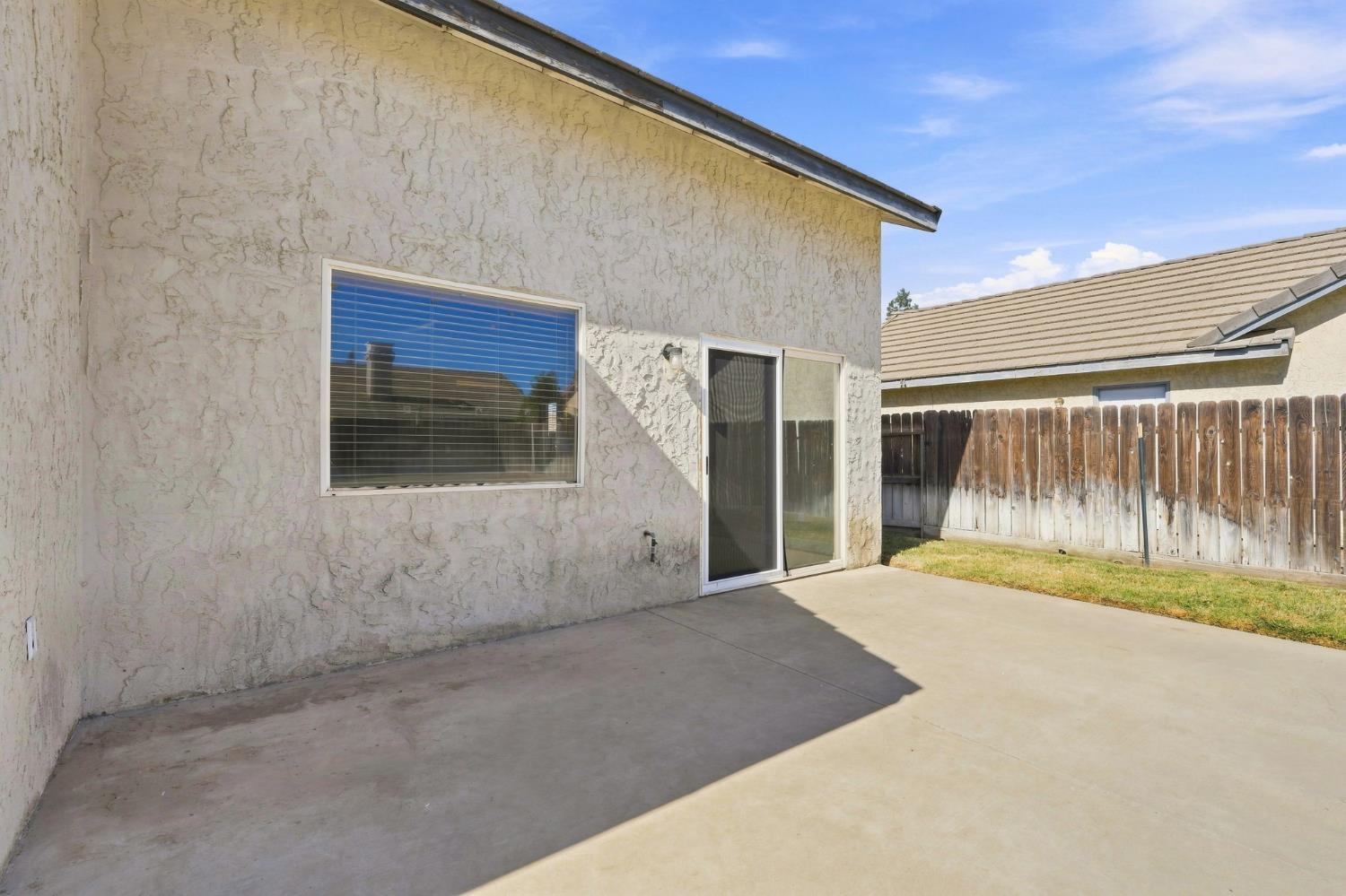 3031 W Loyola Ct, Visalia, CA 93277