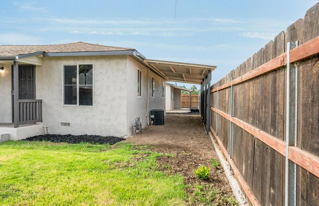 942 W Childs Ave, Merced, CA 95341