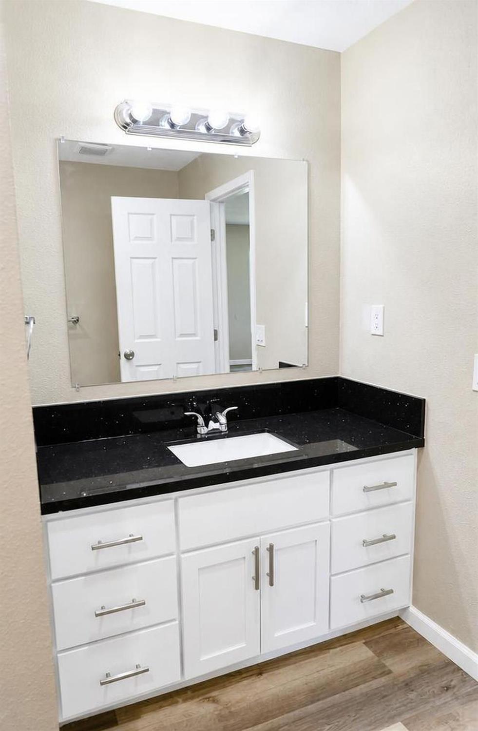 942 W Childs Ave, Merced, CA 95341