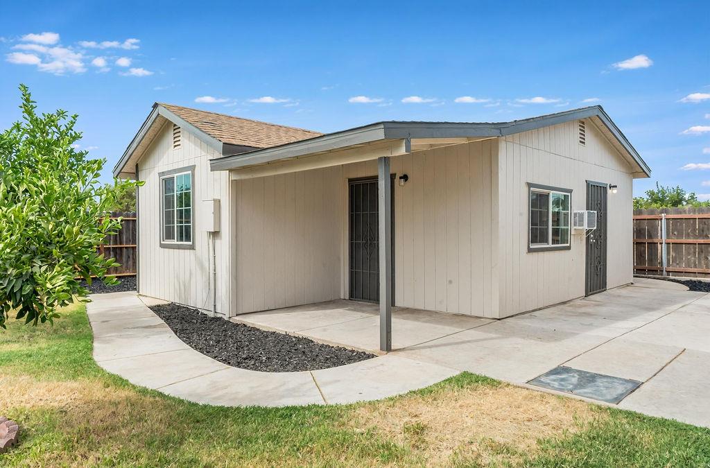 942 W Childs Ave, Merced, CA 95341