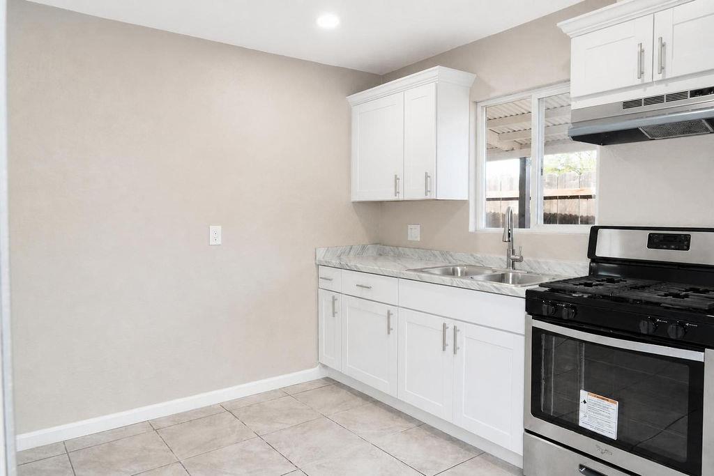 942 W Childs Ave, Merced, CA 95341