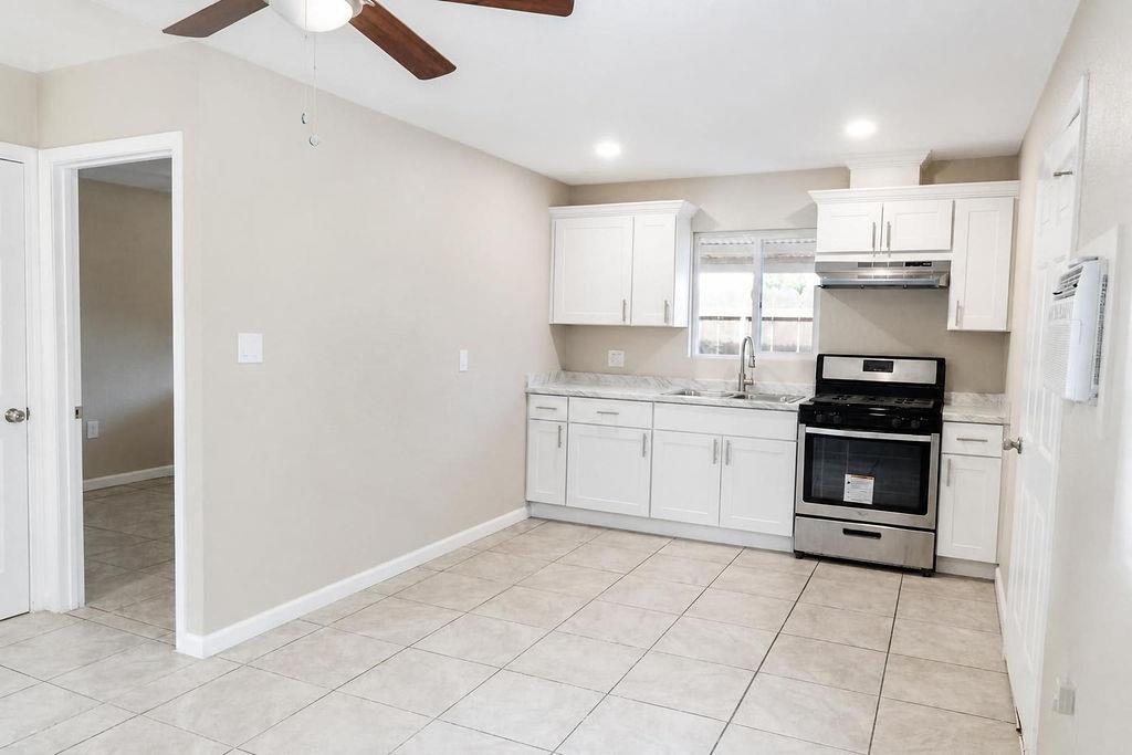 942 W Childs Ave, Merced, CA 95341