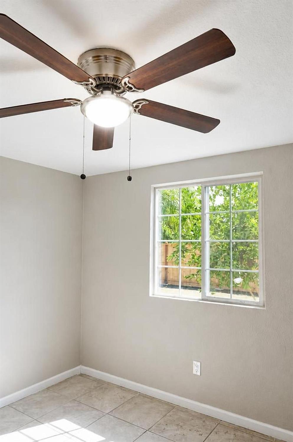 942 W Childs Ave, Merced, CA 95341