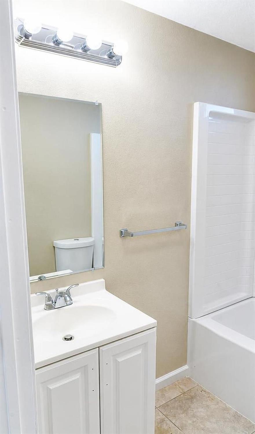 942 W Childs Ave, Merced, CA 95341