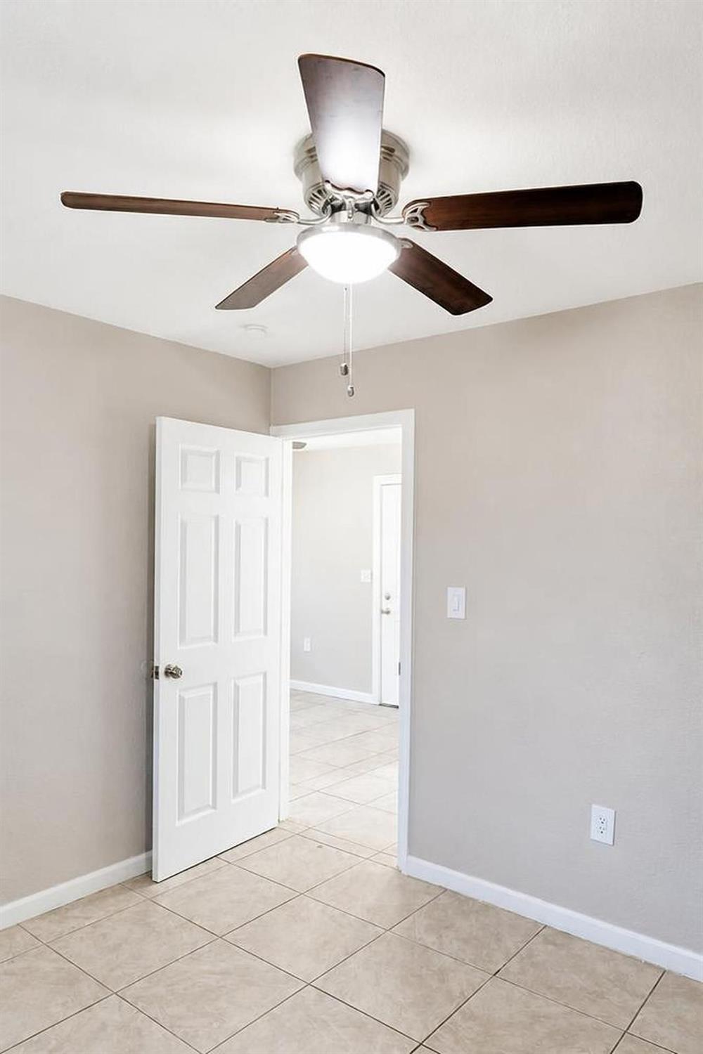 942 W Childs Ave, Merced, CA 95341