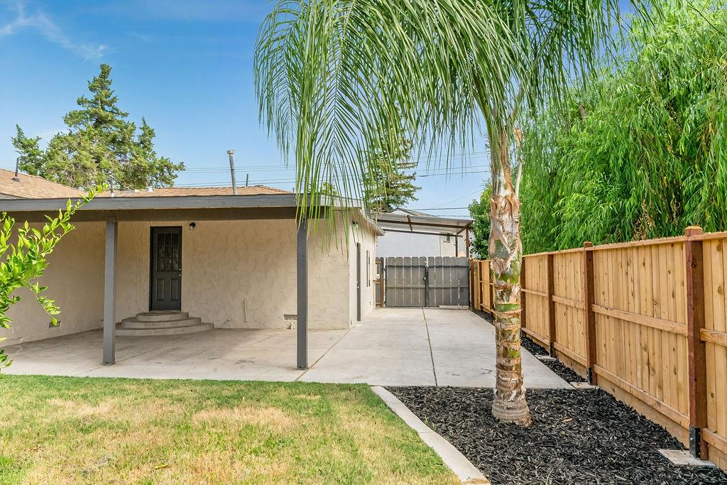 942 W Childs Ave, Merced, CA 95341