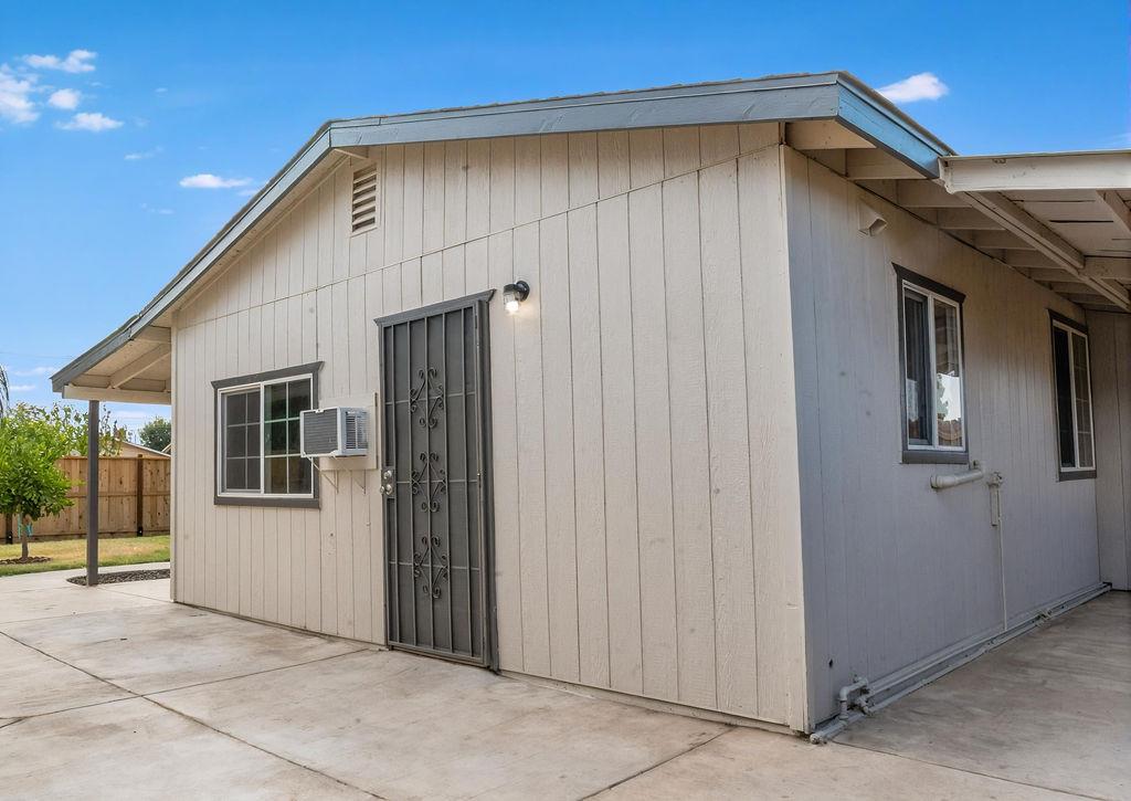 942 W Childs Ave, Merced, CA 95341