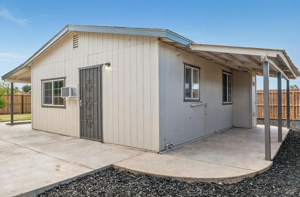 942 W Childs Ave, Merced, CA 95341