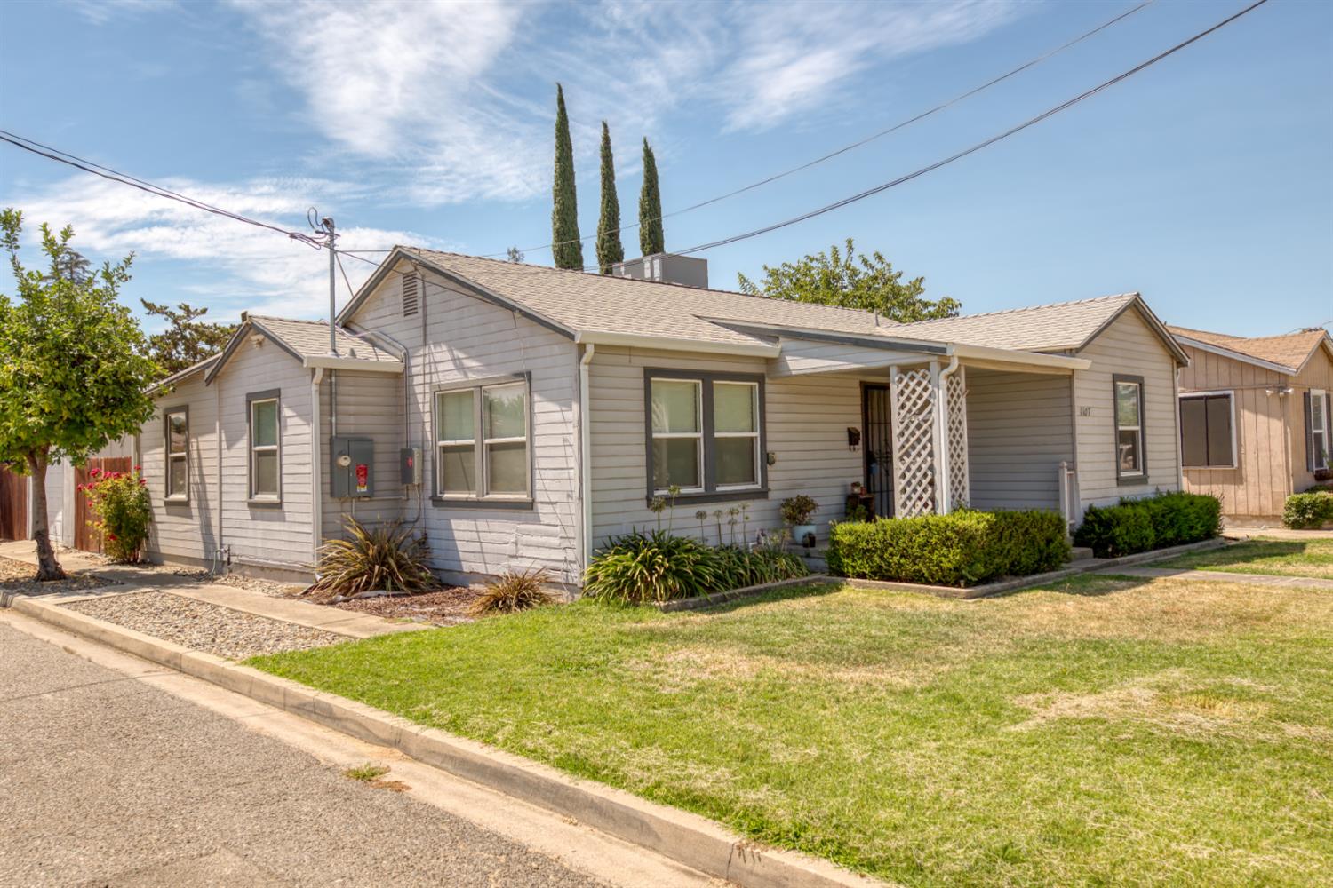 1107 Magnolia St, Oakdale, CA 95361