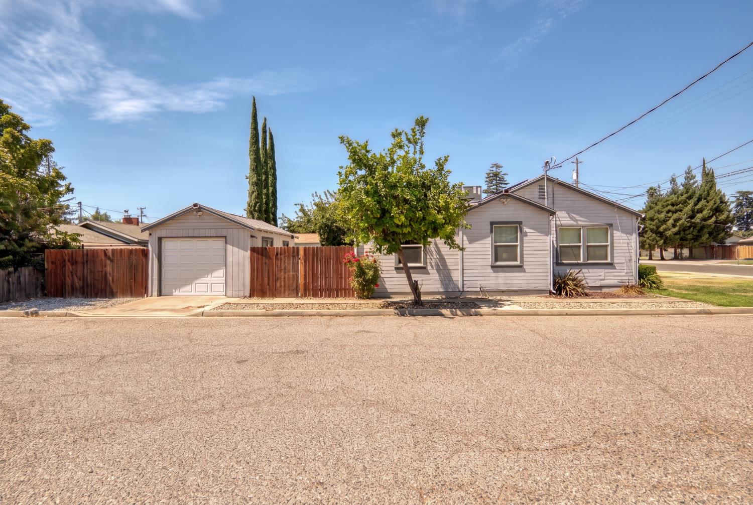 1107 Magnolia St, Oakdale, CA 95361