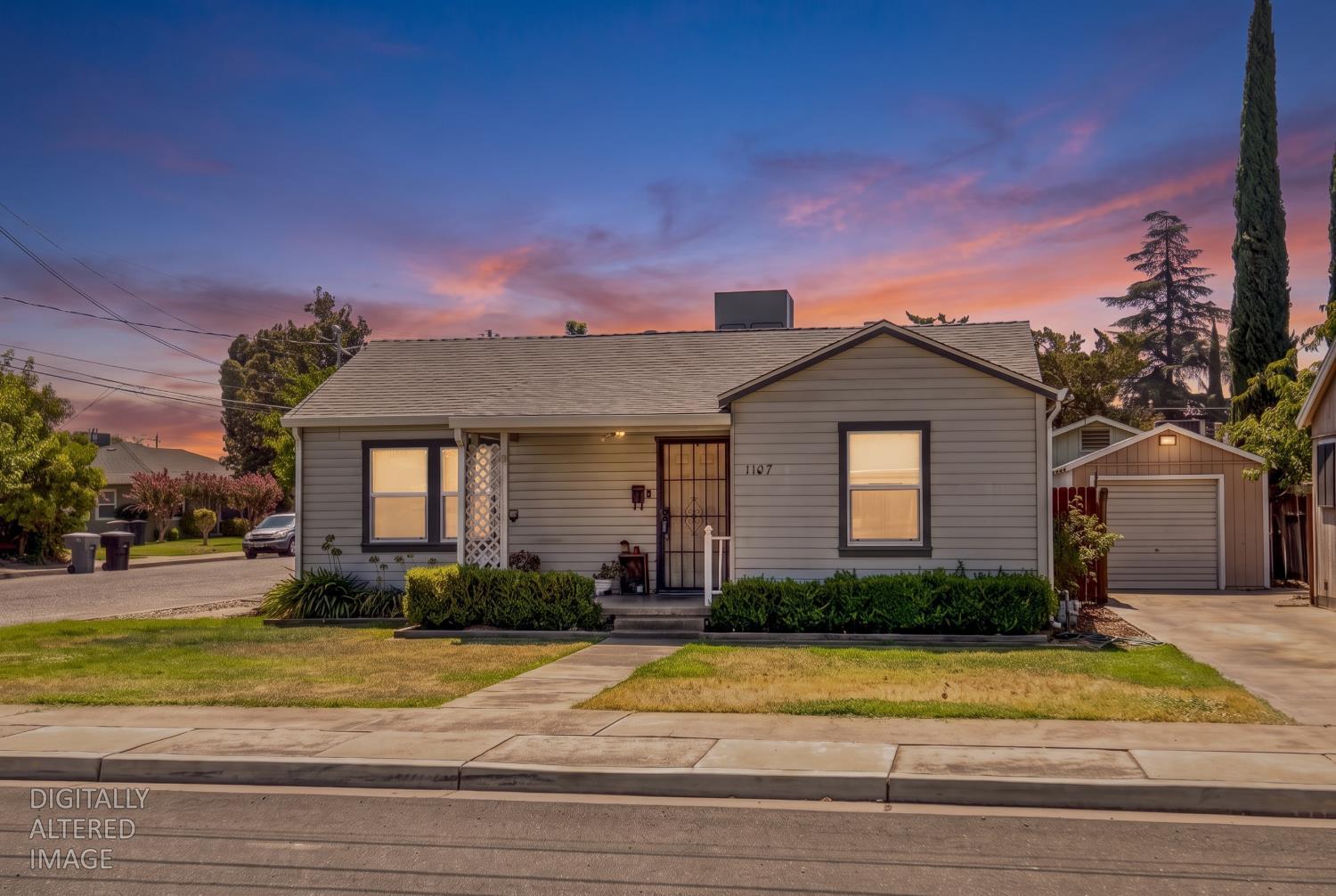 1107 Magnolia St, Oakdale, CA 95361