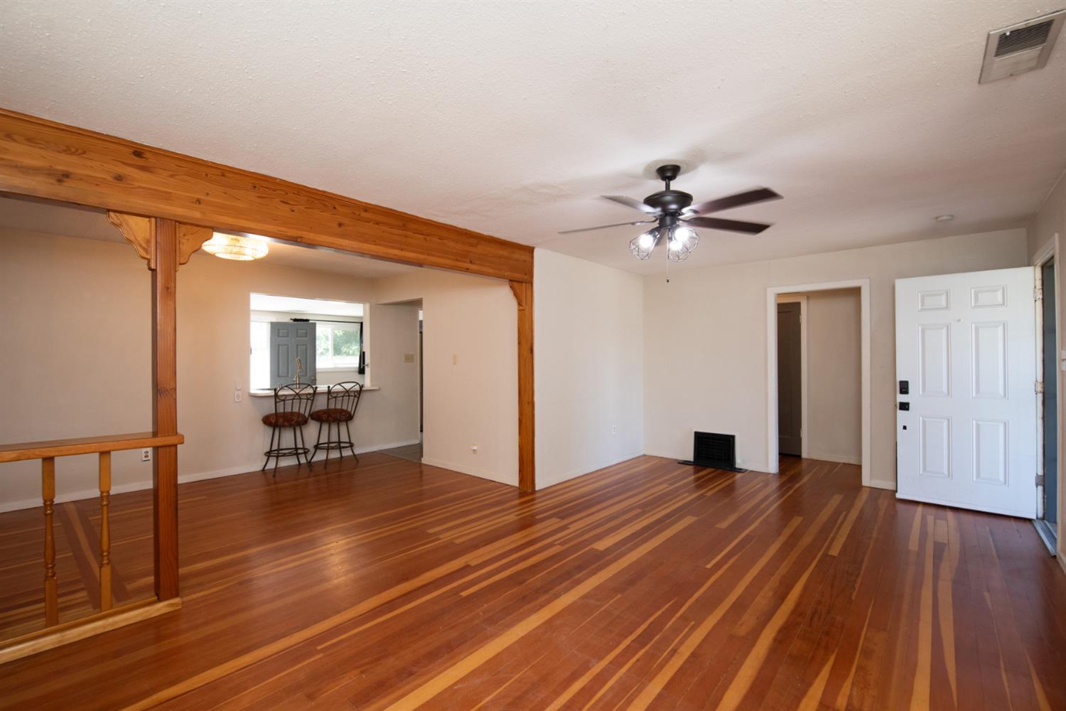 1107 Magnolia St, Oakdale, CA 95361