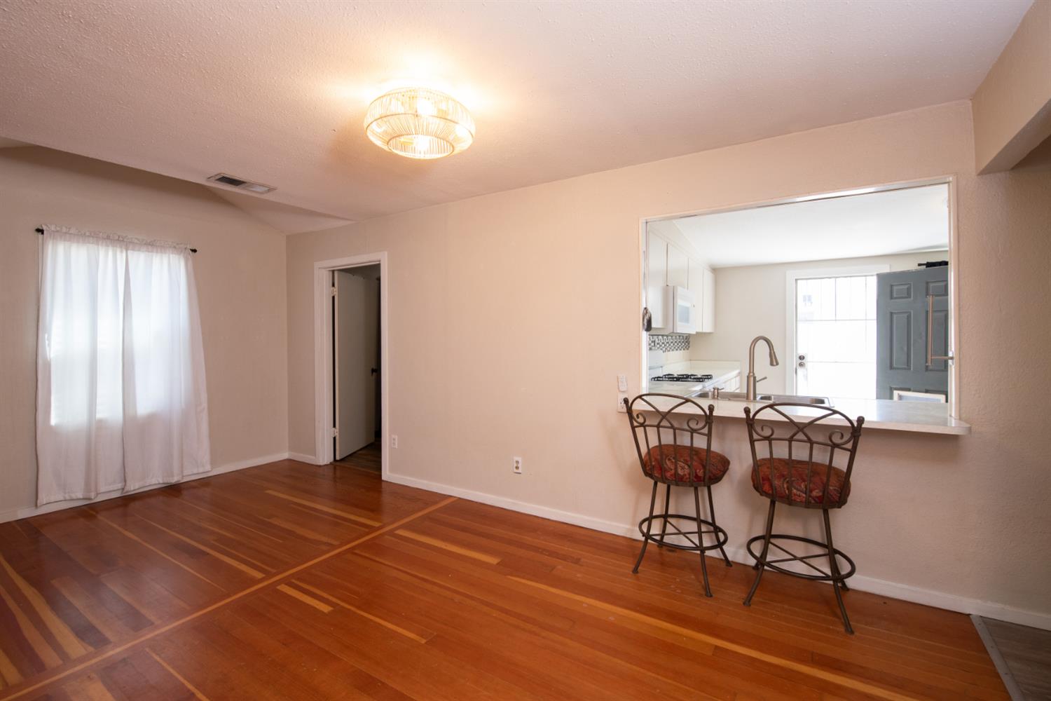 1107 Magnolia St, Oakdale, CA 95361