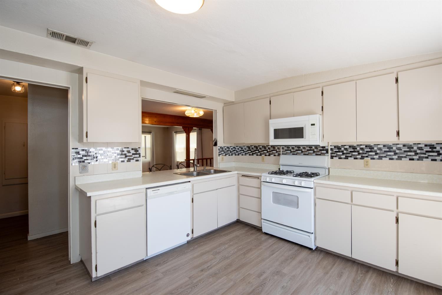 1107 Magnolia St, Oakdale, CA 95361
