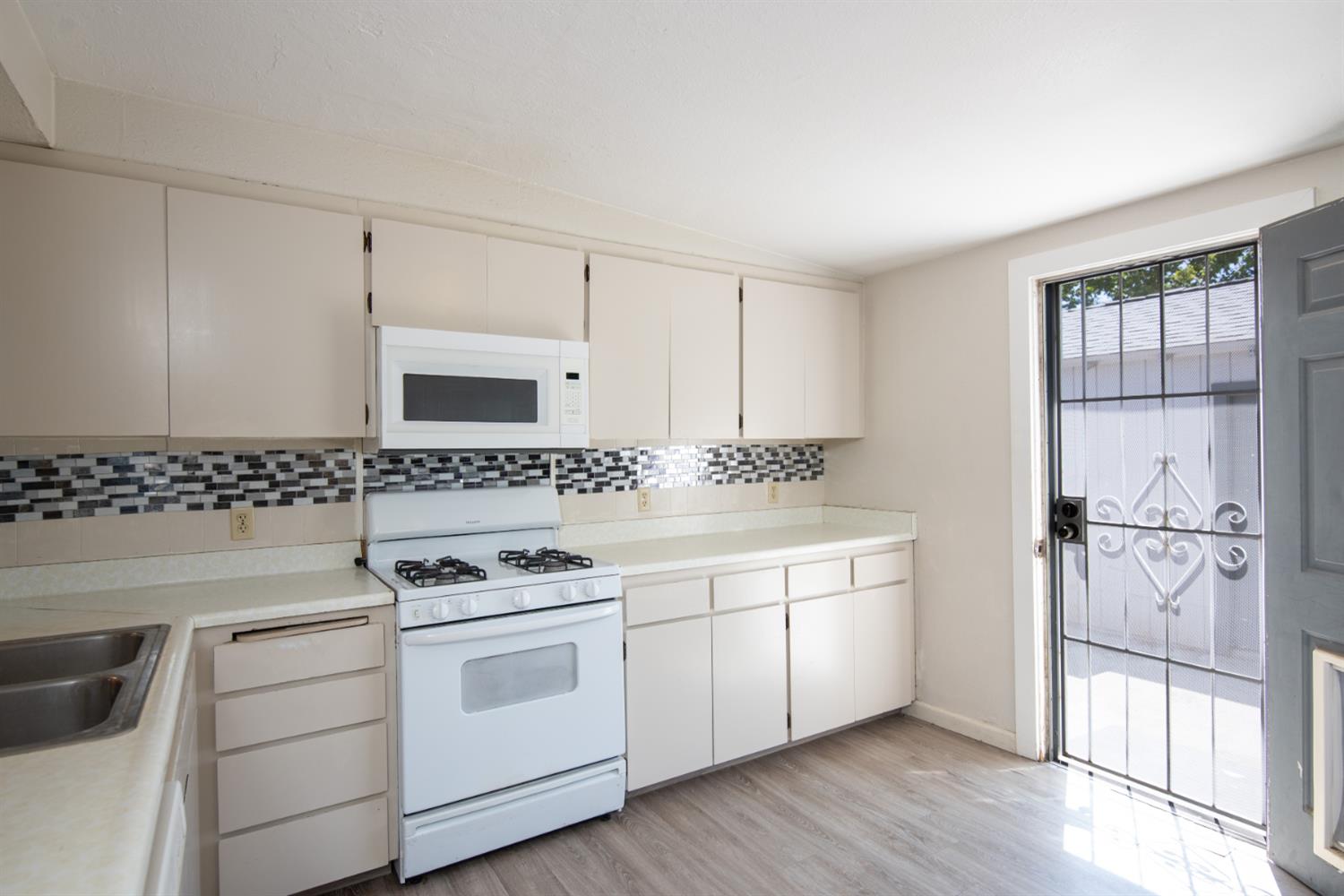 1107 Magnolia St, Oakdale, CA 95361