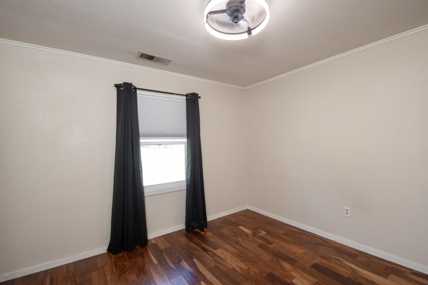 1107 Magnolia St, Oakdale, CA 95361