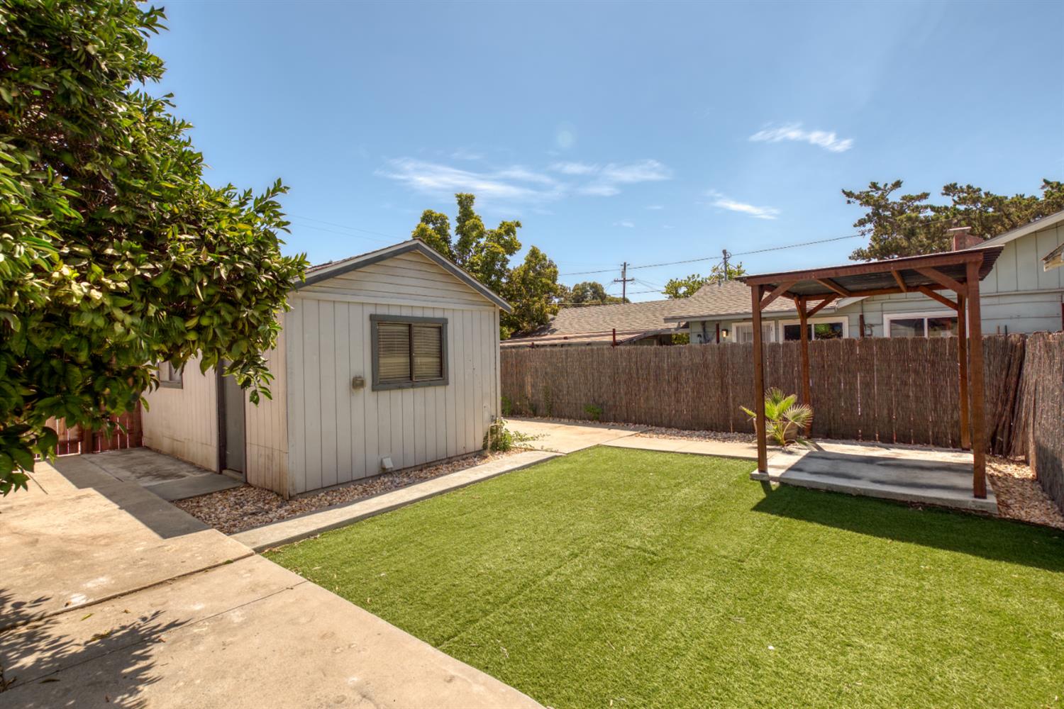 1107 Magnolia St, Oakdale, CA 95361